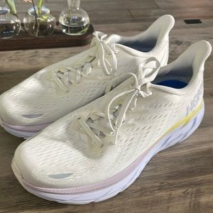 Hoka One One, Clifton 8. Women’s 10.5B